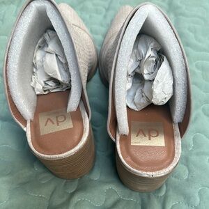 DV by Dolce Vita Tan Mules Comfortable Stylish
